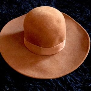 Stylish Wool Hat with Brim